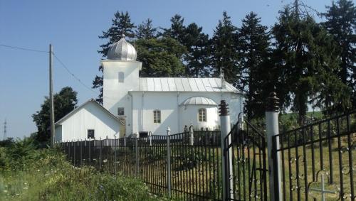 Biserica - vedere exterioară