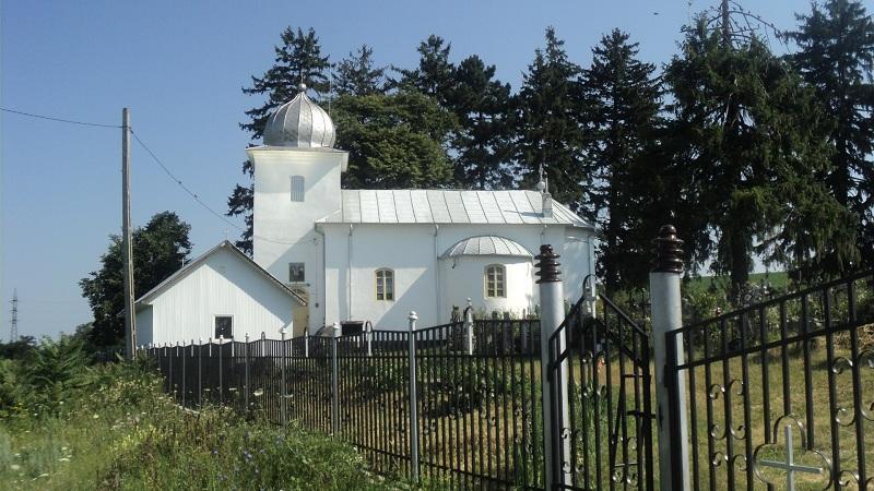 Biserica - vedere exterioară